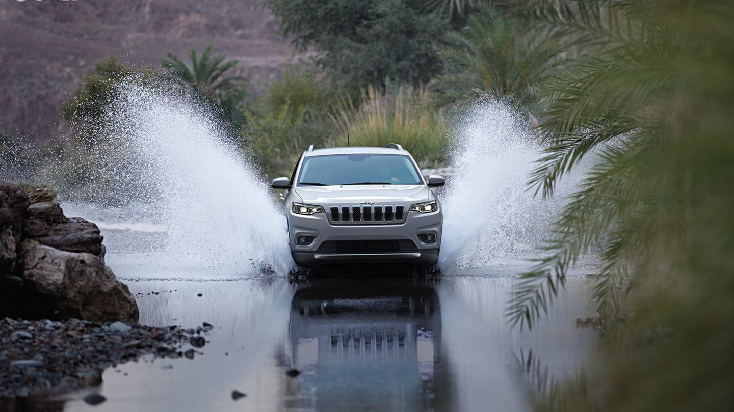2020 Jeep Cherokee Front View Silver Exterior Picture Off-Road